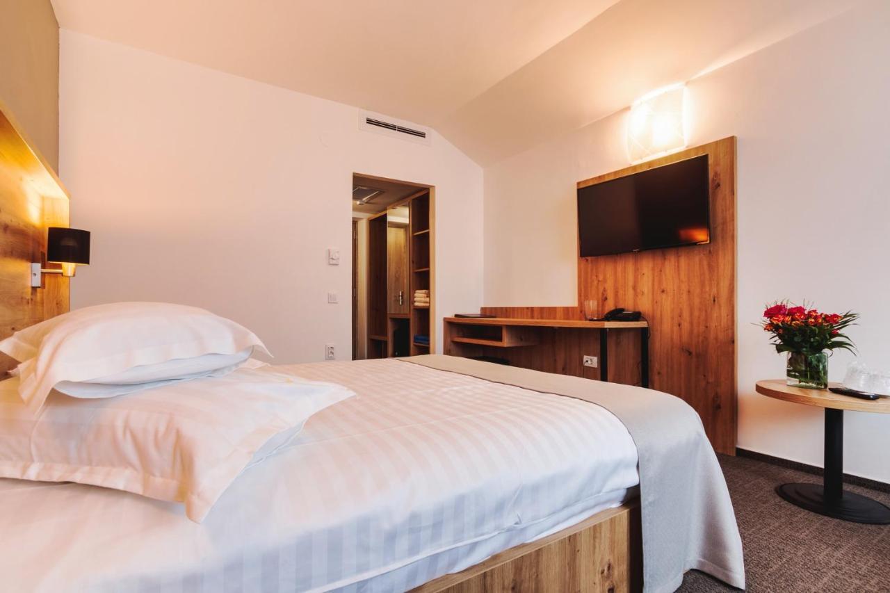 Hotel Domnitei Călimăneşti Exteriér fotografie